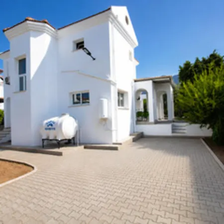Well By Holidaykeys Villa *